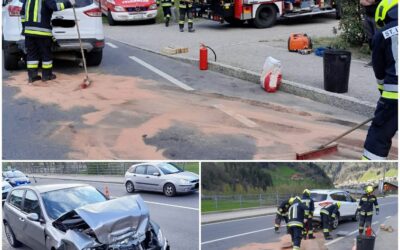 Aufräumarbeiten nach Verkehrsunfall