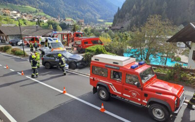 Verkehrsunfall – PKW gegen Mauer